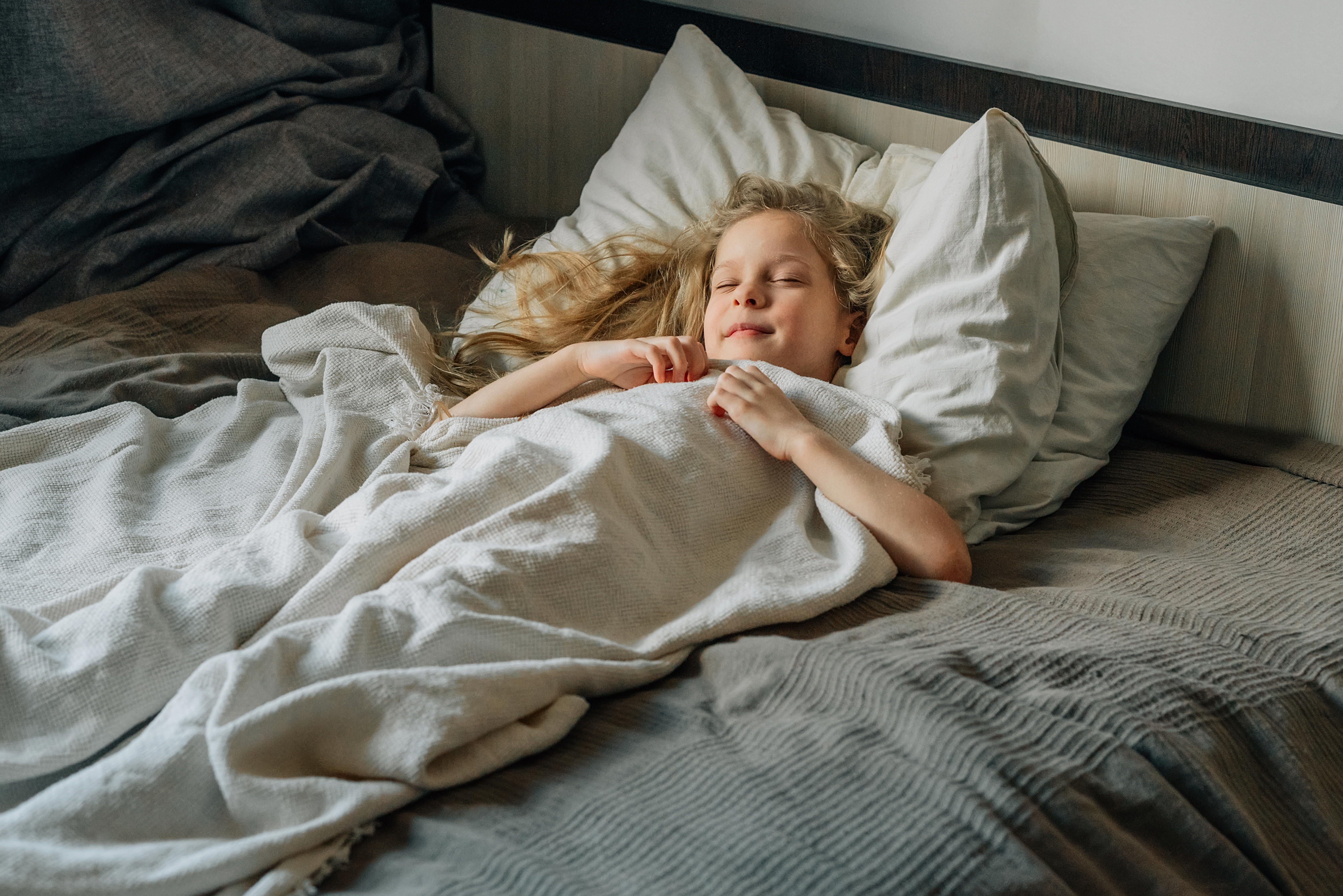 Découvrez comment le repos apaise l'anxiété et les tensions. Techniques pour retrouver calme et sérénité au quotidien.