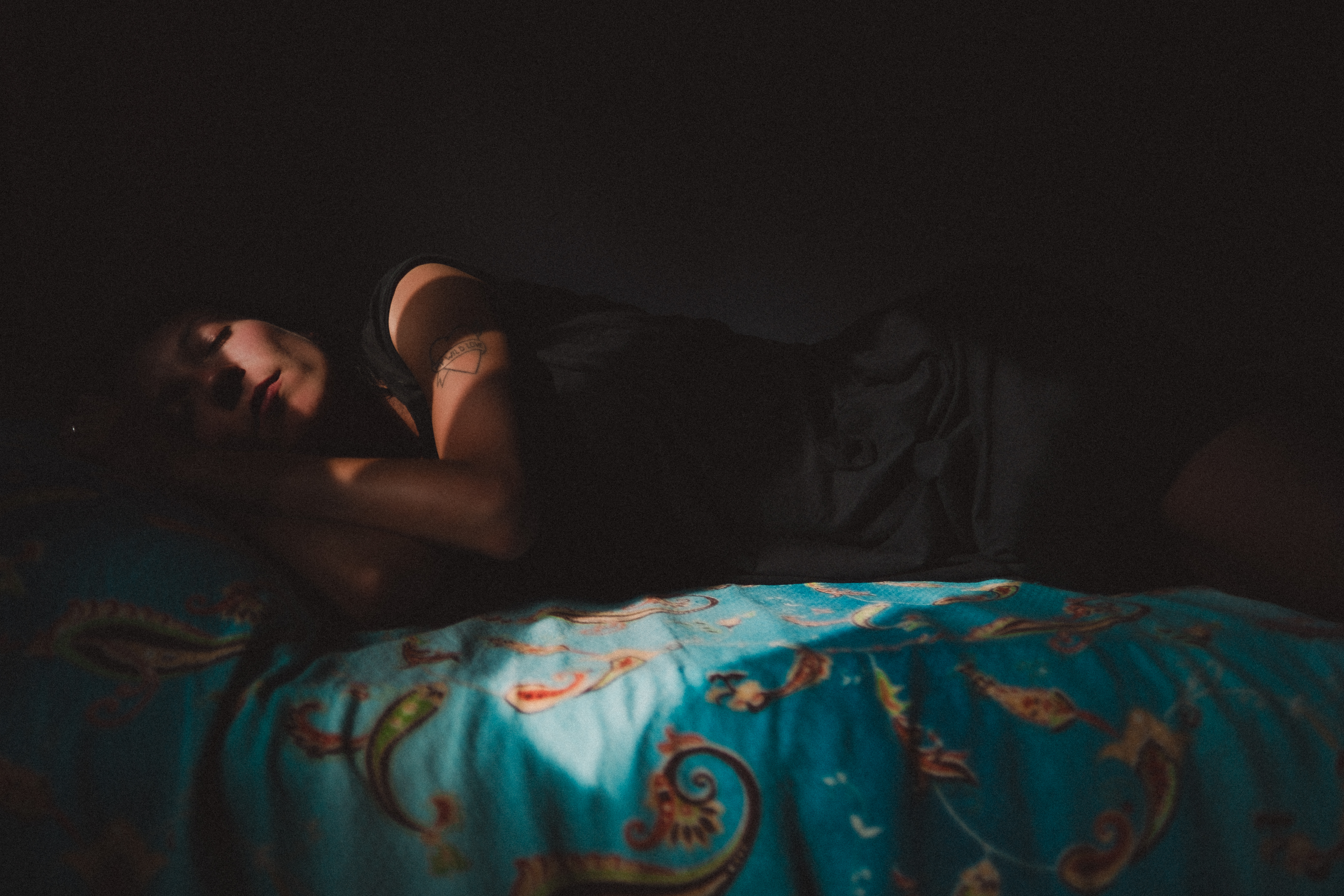 Découvrez comment créer des synergies entre vos pratiques de bien-être pour un sommeil réparateur et une vie équilibrée.