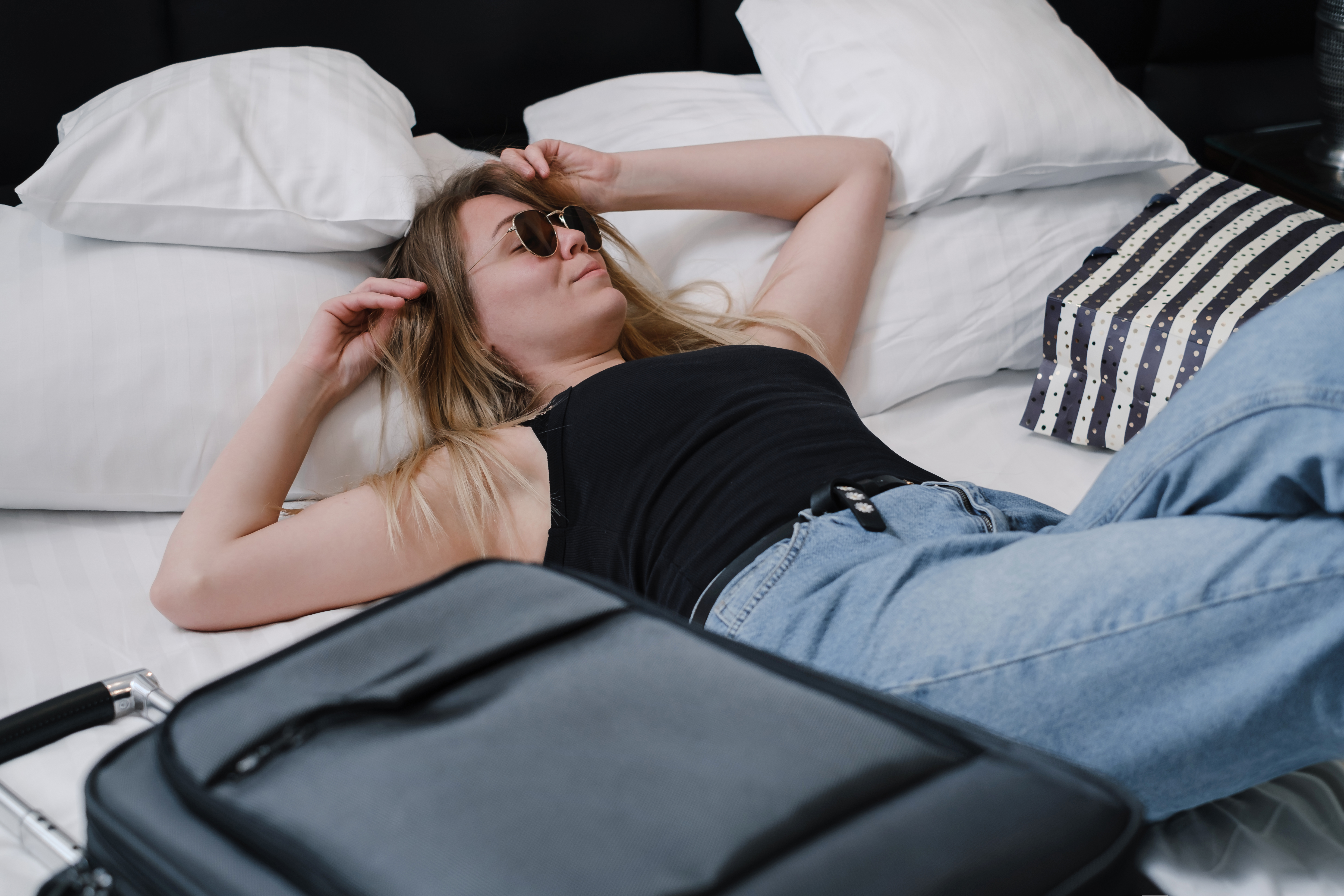 Découvrez comment créer un environnement de sommeil familier où que vous soyez avec des objets réconfortants et des astuces pratiques.