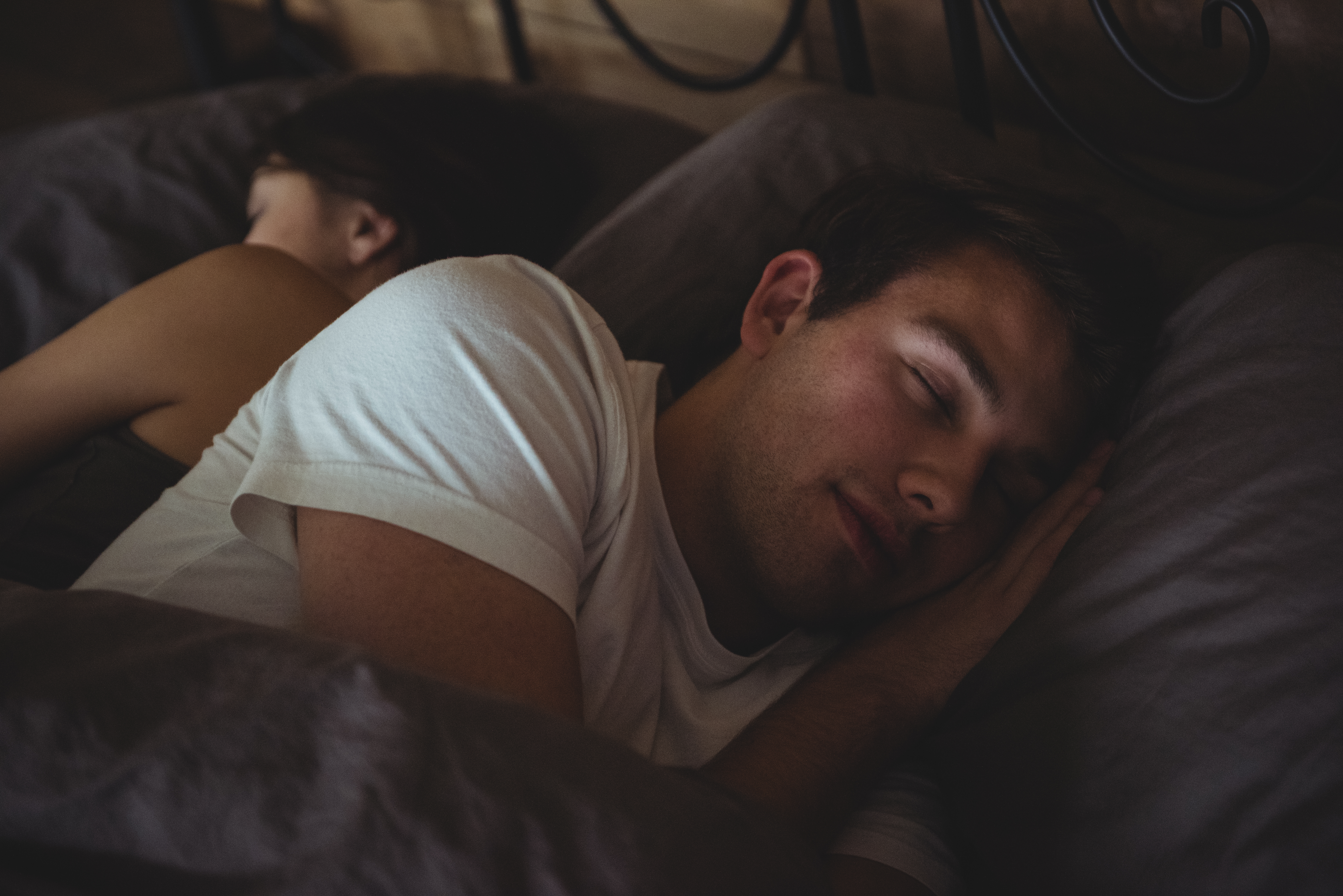 Préparez votre corps au changement d'heure avec des conseils pour un sommeil réparateur et une adaptation en douceur.