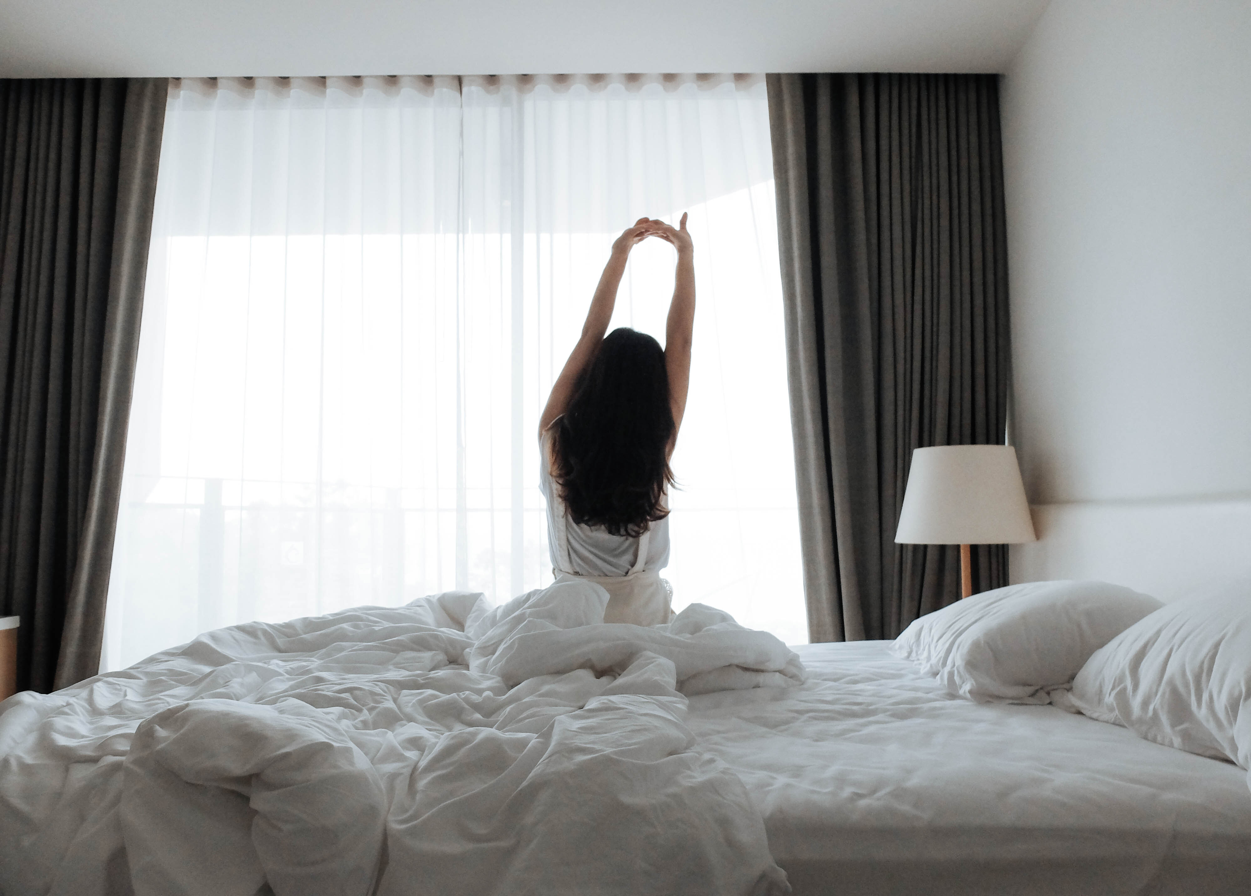 Découvrez comment expérimenter votre sommeil pour trouver l'équilibre idéal grâce à des ajustements progressifs et une écoute bienveillante.