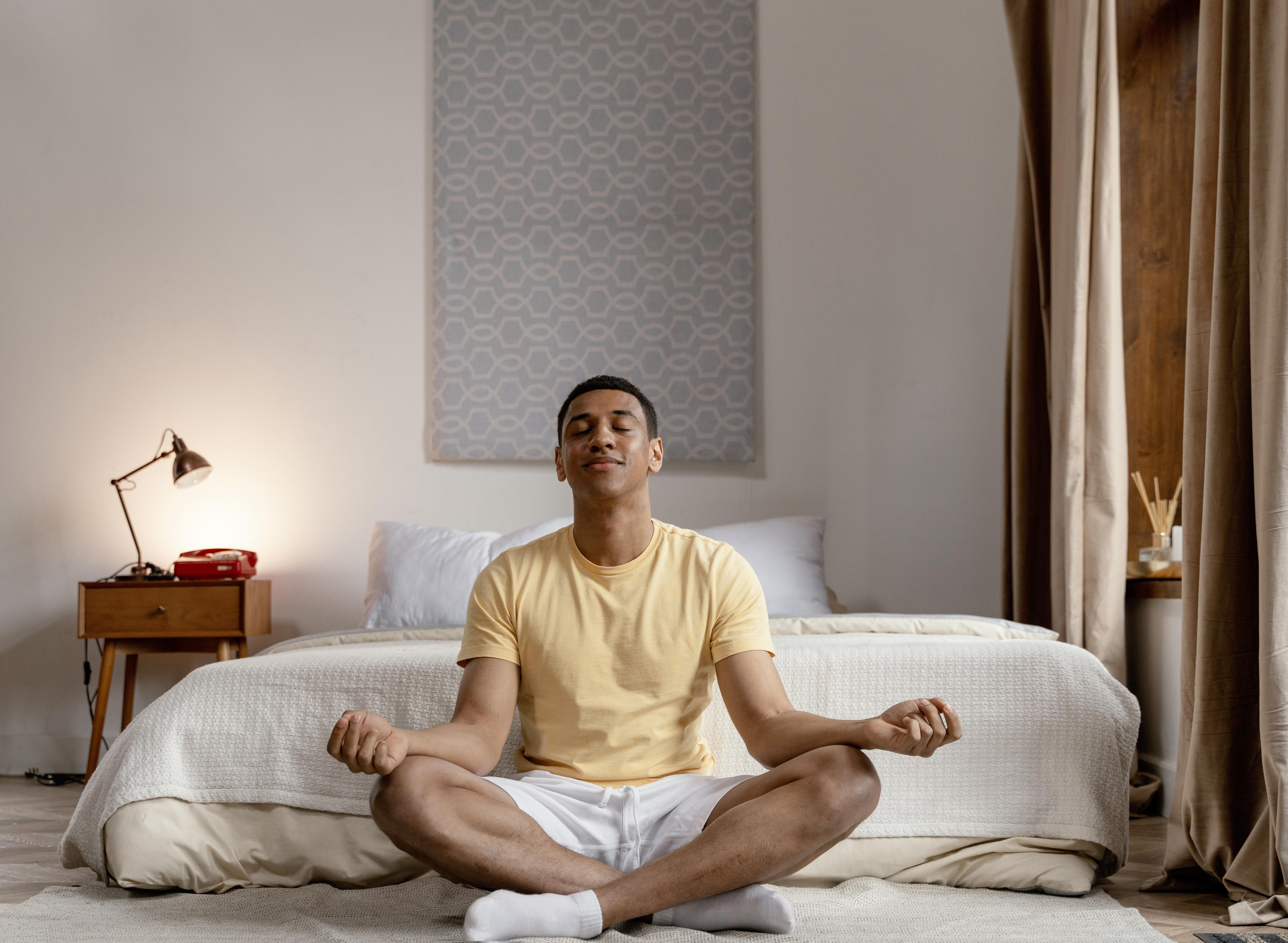 Technique 4-7-8 pour un endormissement rapide : respiration profonde et relaxation. Découvrez cette méthode naturelle.