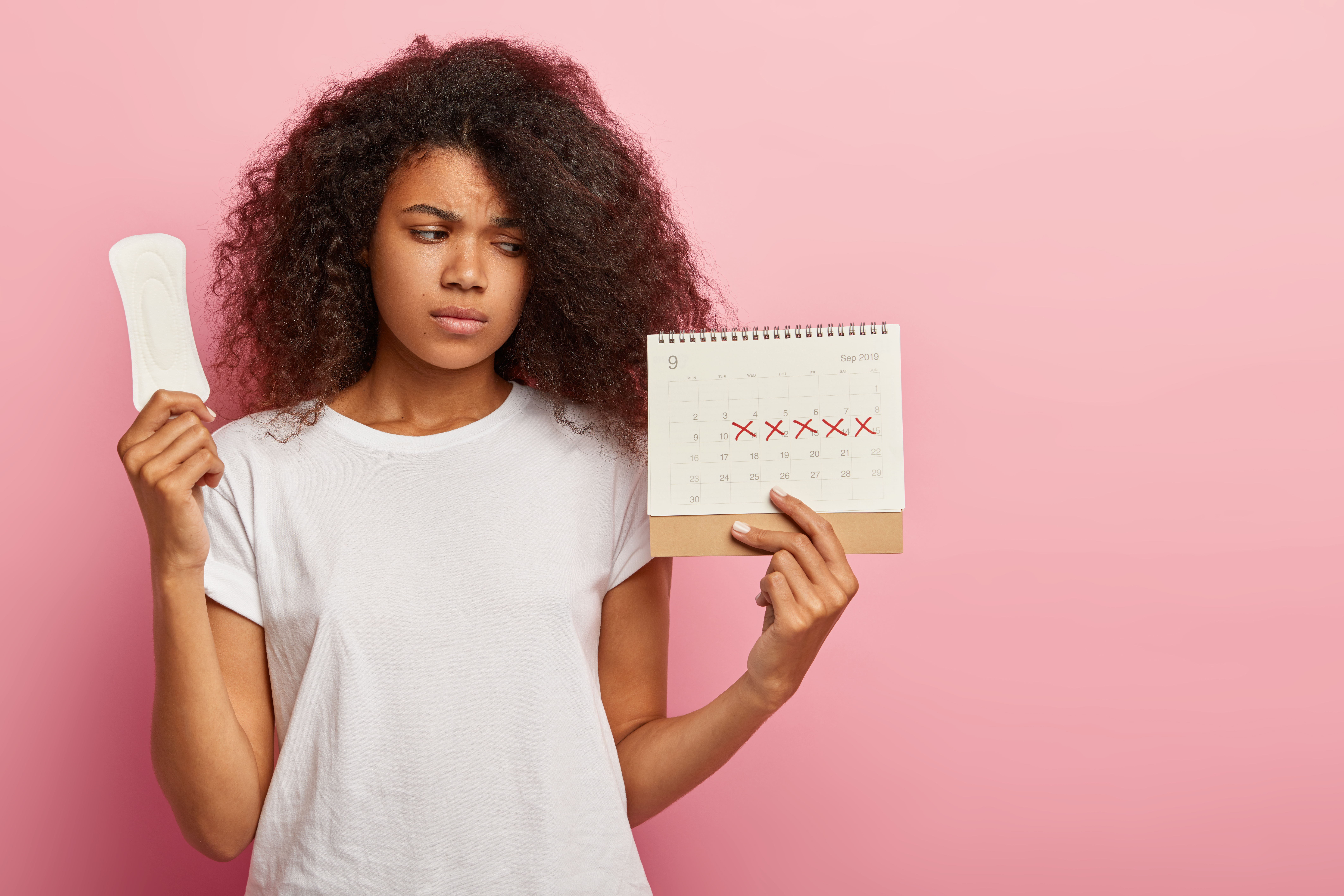 Découvrez les besoins spécifiques des femmes selon leur cycle menstruel et comment adapter votre routine pour un bien-être optimal.