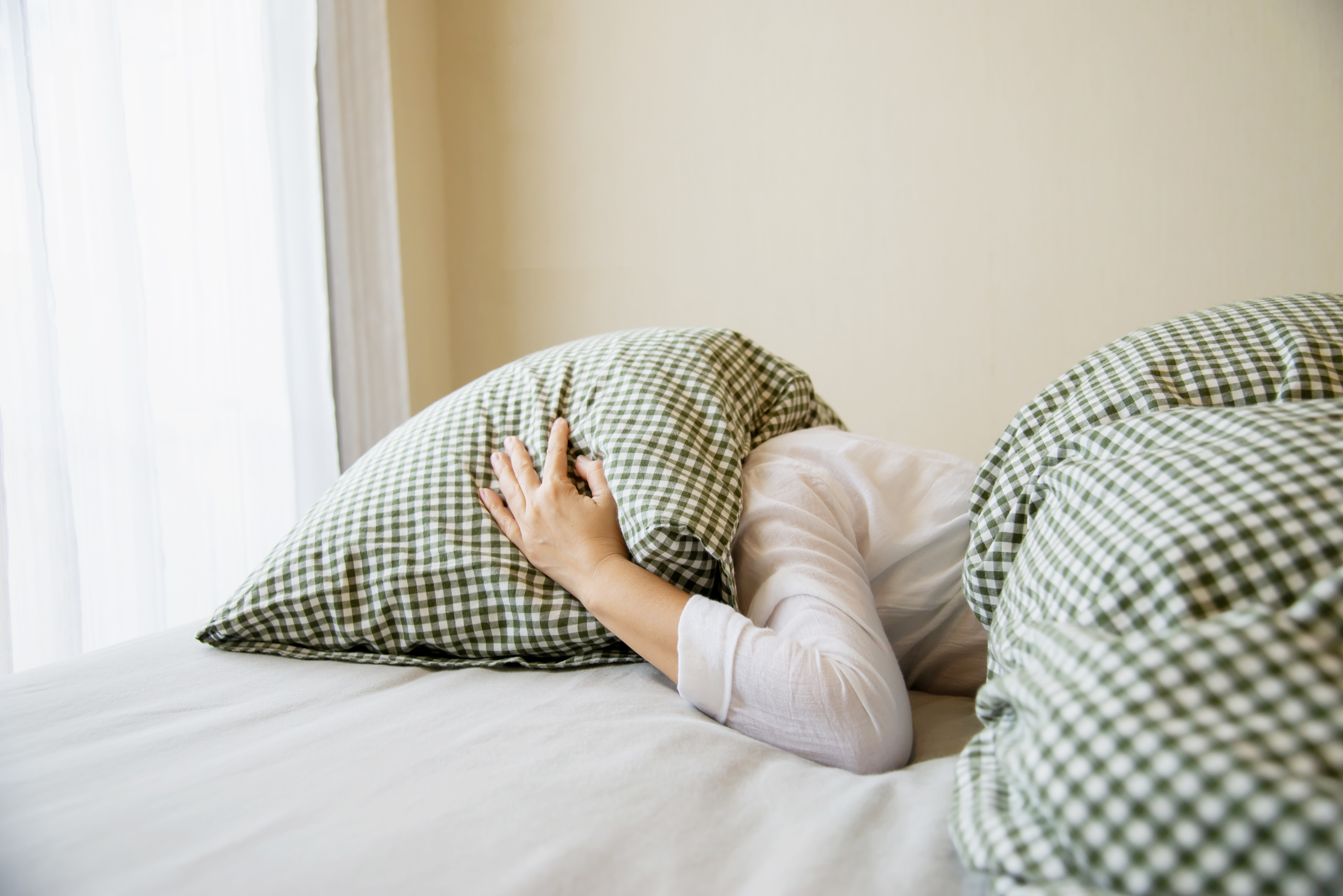 Apprenez à accueillir les nuits agitées avec bienveillance et compassion pour retrouver un sommeil paisible et cultiver votre bien-être émotionnel.