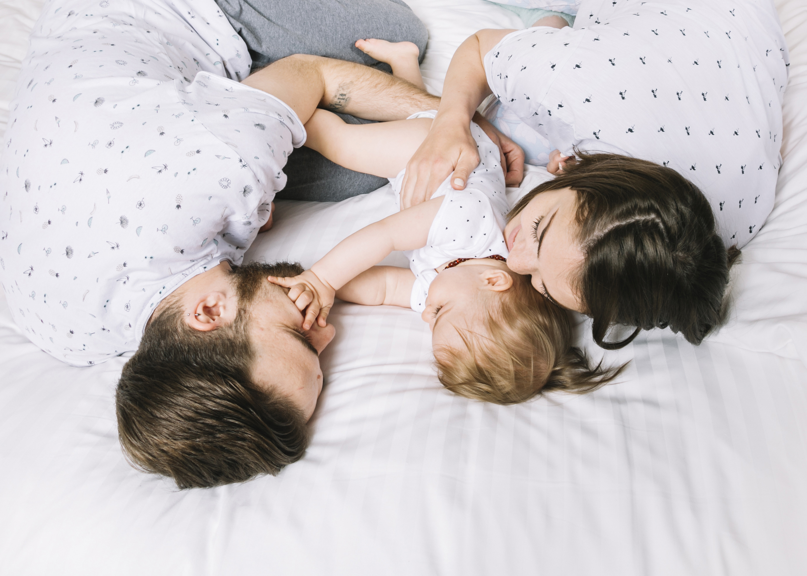 Préserver l'intimité du couple malgré la fatigue avec des moments de complicité, une communication bienveillante et des rituels adaptés.