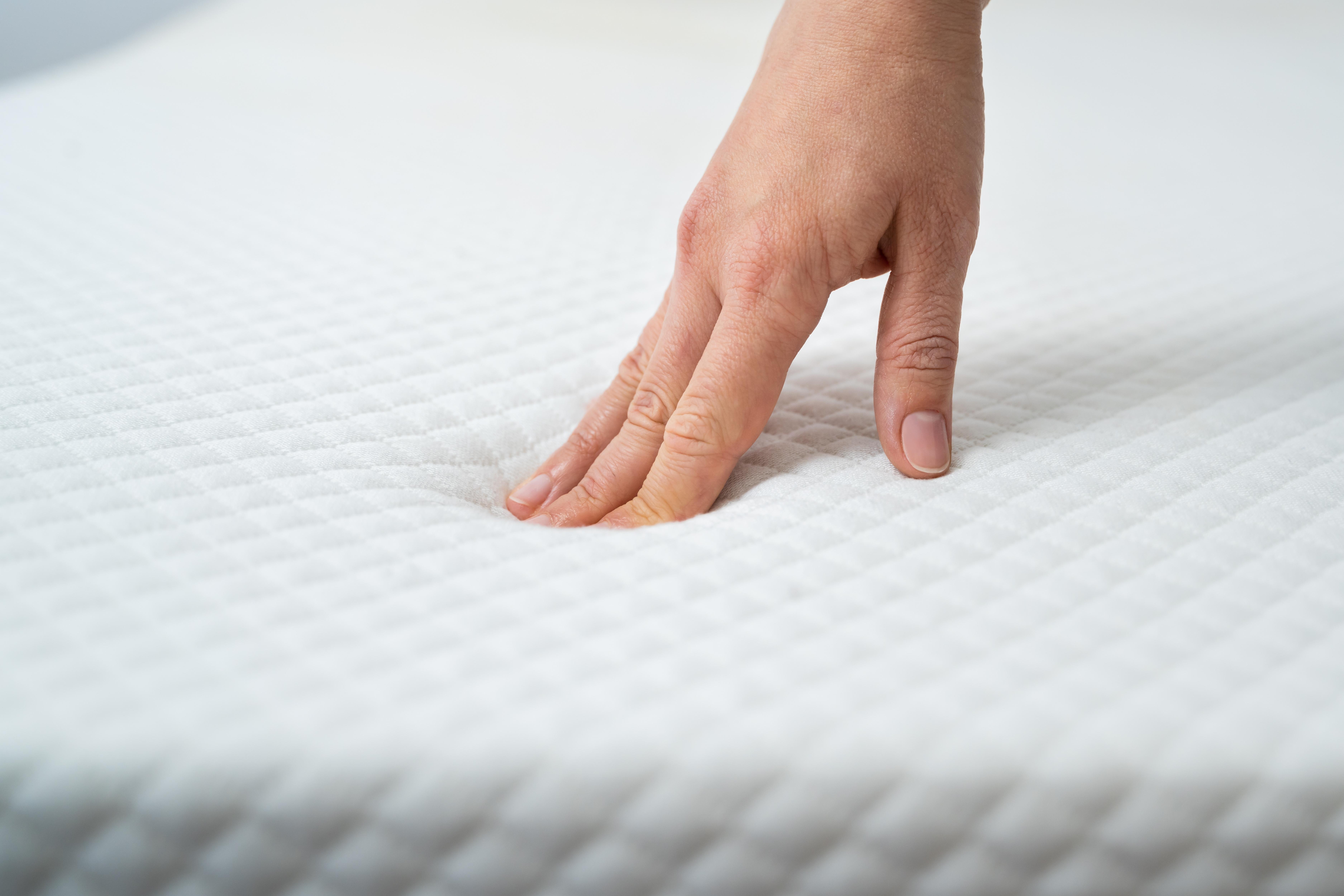 Trouvez le matelas idéal pour votre position de sommeil et votre morphologie. Conseils pour un soutien optimal et un sommeil réparateur.